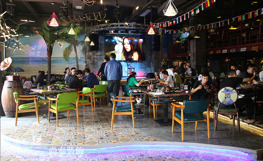 工業(yè)風(fēng)餐飲裝修實(shí)景圖-御龍四季椰子雞
