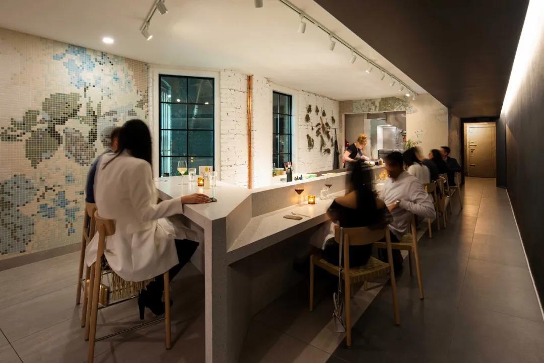 餐飲空間就餐區(qū)設(shè)計(jì)圖片
