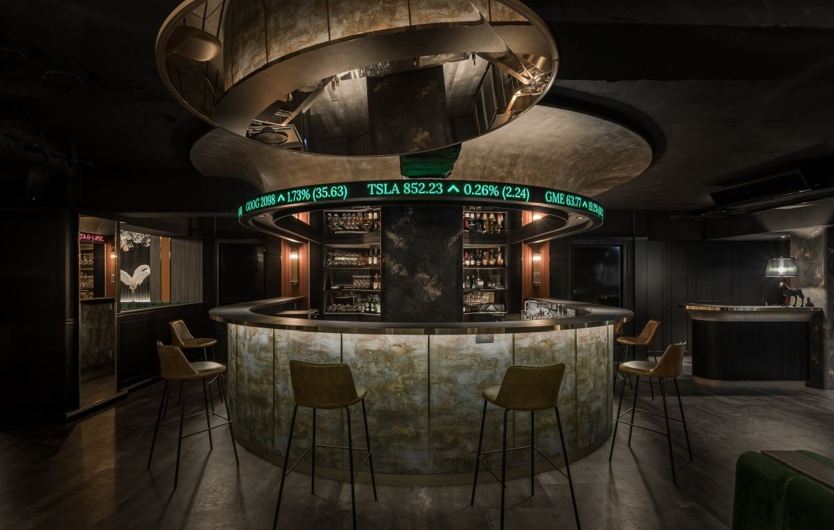 餐飲空間設(shè)計(jì)：交織英式古典與現(xiàn)代奢華的160平金融餐酒館，走入異國(guó)情調(diào)的愜意氛圍